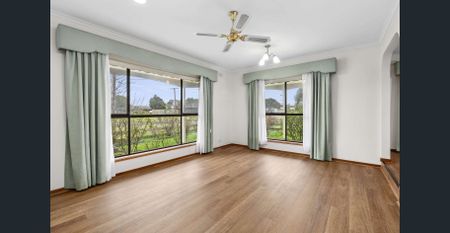 Light-filled spacious family home in Belmont - Photo 3