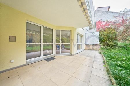 LUMINOUS WITH TERRACE WITH IDEAL LOCATION - Foto 3