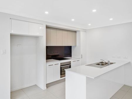 Boutique 3 Bedroom Townhouse - Photo 2