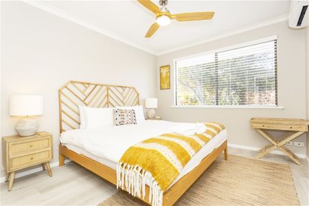 🏡 Elegant Hamptons-Inspired 3-Bedroom Townhouse in Claremont - Photo 4