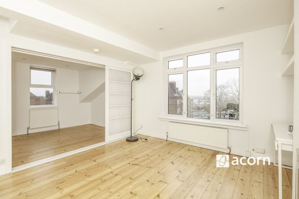 Flat to rent - Rye Hill Park, Peckham, SE15 - Photo 1