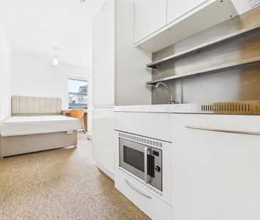 1 bedroom property to rent - Photo 2