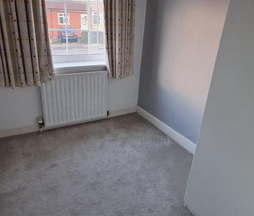 4 bedroom semi-detached house to rent - Photo 5