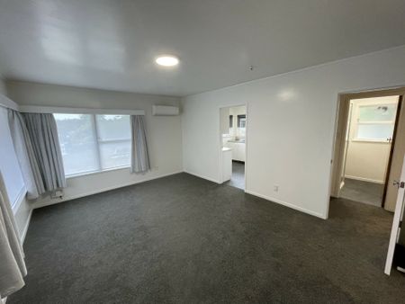 Hillcrest - 2 Bedroom - Photo 2
