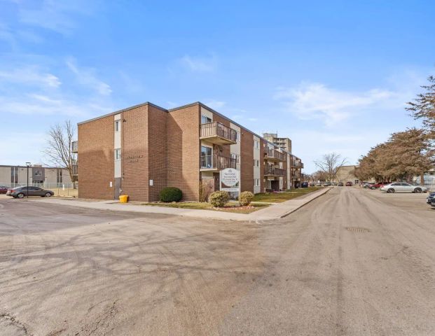 Riverview Park Apartments — 1 Bedroom, 1 Bath - Photo 1