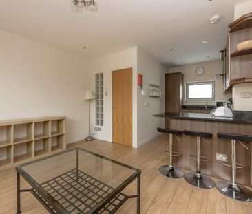 4 bedroom flat to rent - Photo 1