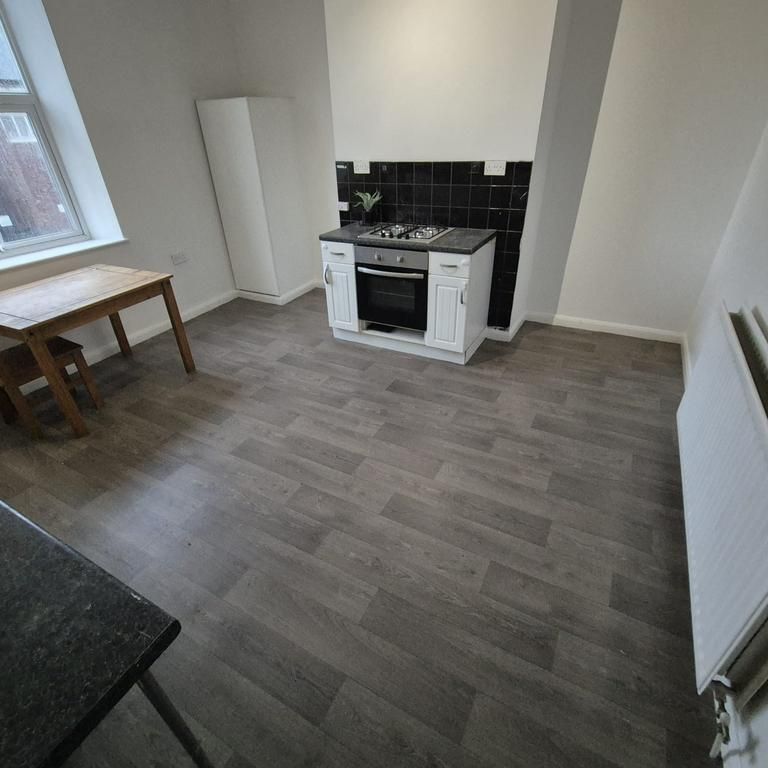 3 bedroom apartment to rent - Photo 1