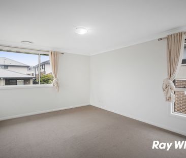 Immaculate Four Bedroom Family Home in Prime Location! - Photo 4