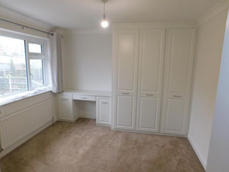3 bedroom semi-detached house to rent - Photo 2