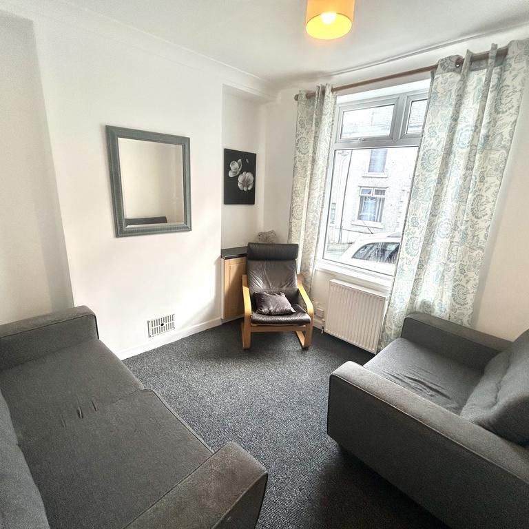 1 bedroom in a house share to rent - Photo 1