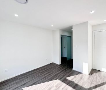 4-BedroomTownhouse with high standard inclusion - Photo 5