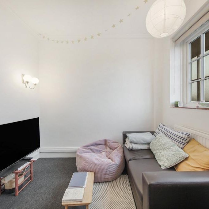 3 bedroom flat to rent - Photo 1