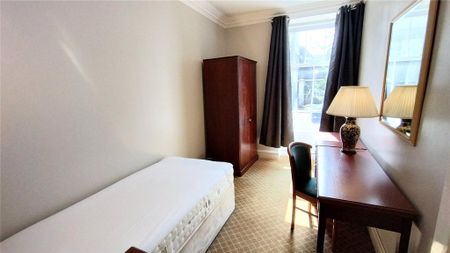 3 bedroom flat to rent - Photo 3