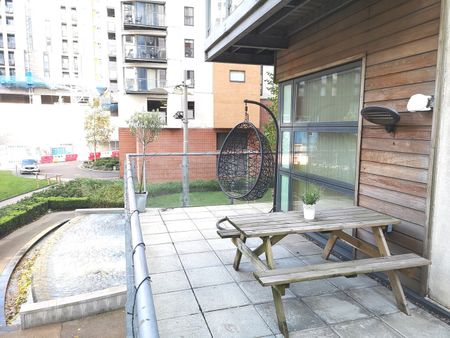 2 Bed Flat, Hornbeam Way, M4 - Photo 2