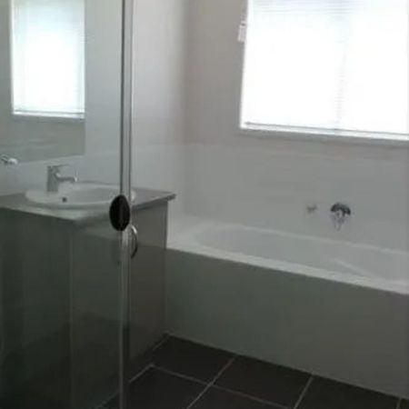4 Bedroom Home Westdale - Photo 3