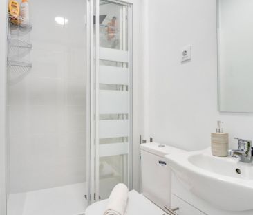 Beautiful exterior room with balcony in Plaza Mayor - Photo 5