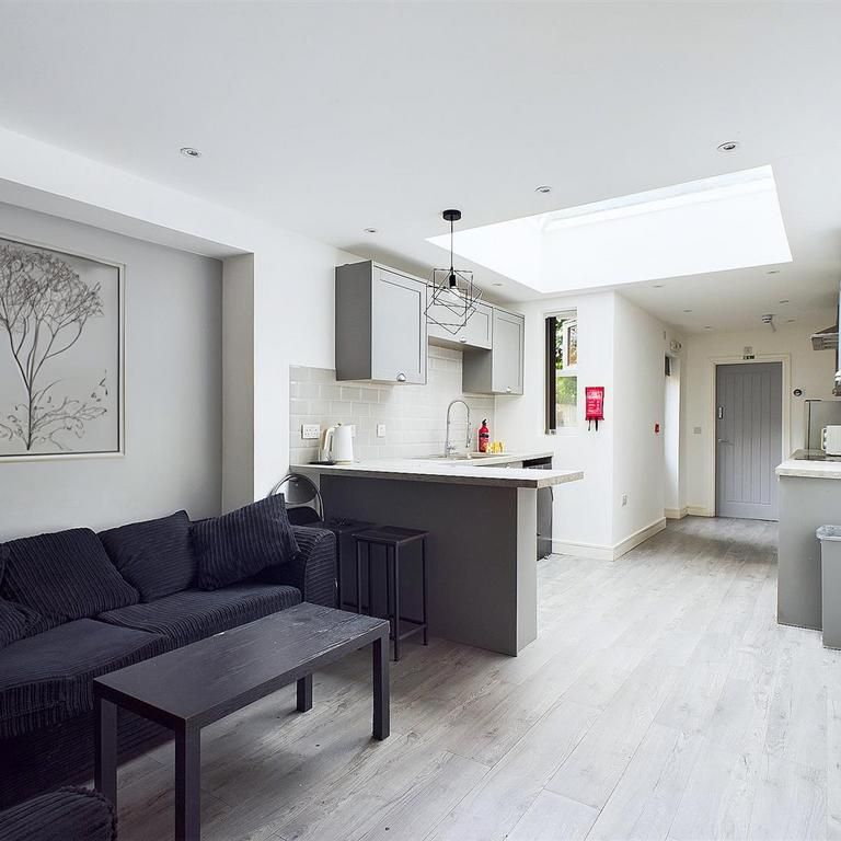 1 bedroom in a house share to rent - Photo 1