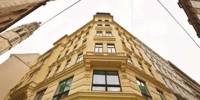 Repräsentative Luxus-Altbauwohnung in toller innerstädtischer Lage! Prächtiger Altbau an einem ruhigen Platzl in 1010 Wien! Einziehen und Wohlfühlen... - Photo 3
