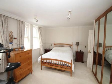 3 bedroom flat to rent - Photo 3