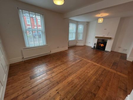 4 bedroom detached house to rent - Photo 2