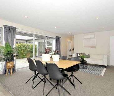Three-bedroom townhouse - Photo 3