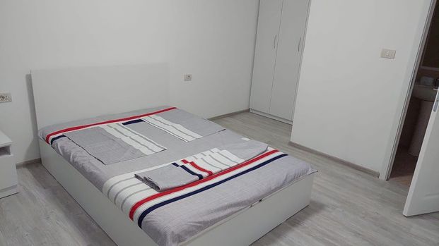 Camere de inchiriat la vila totul nou Casa de Cultura - Fotografie 1