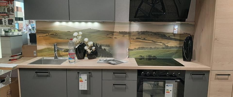 Hochparterre in der Südstadt mit neuer Einbauküche und Südbalkon! - Foto 1