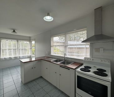 Available NOW - 3 Bedrooms School Zone, Recently Renovated - Photo 6