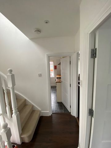 2 Bed Maisonette, Oakleigh Crescent, N20 - Photo 2