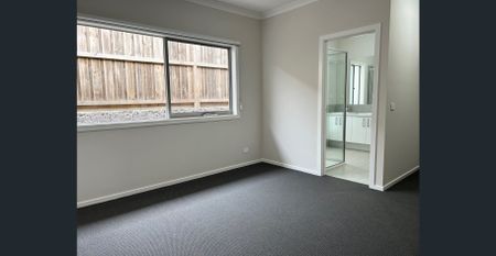 LUXURIOUS FAMILY HOME!!! - Photo 5