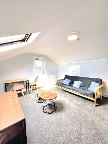 Bushey Grove Road, Bushey WD23 2JJ, Property for rent - Photo 2