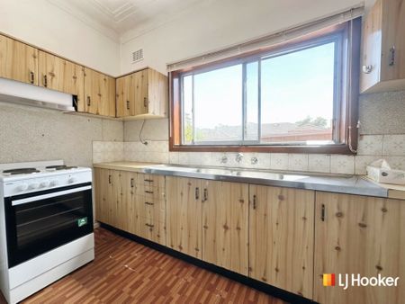 Neat & Tidy Family home in Blacktown CBD! - Photo 5