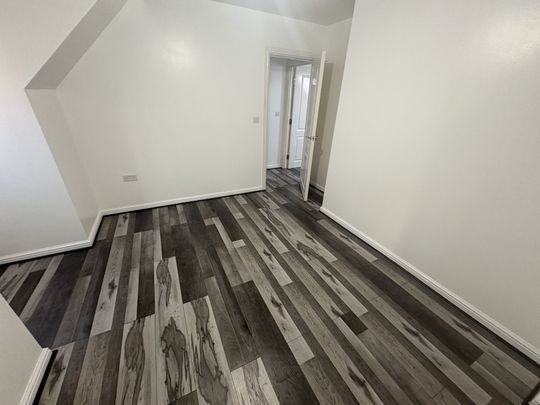 4 bedroom semi-detached house to rent - Photo 1