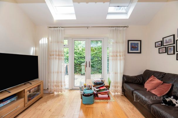 4 bedroom house to rent Elkins Gardens, Guildford, Surrey, GU4 - Photo 1