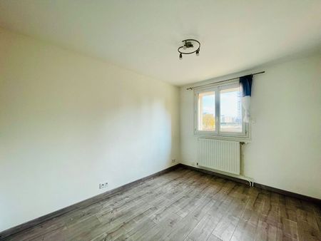 Location Appartement 4 pièces 62m² ROANNE 42300 - Photo 4