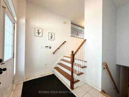 Detached Home For Lease | W9053645 - Photo 3