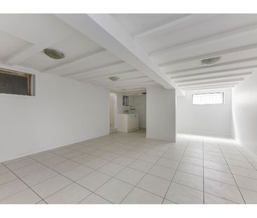 Charming Queenslander in Fantastic Location! - Photo 1
