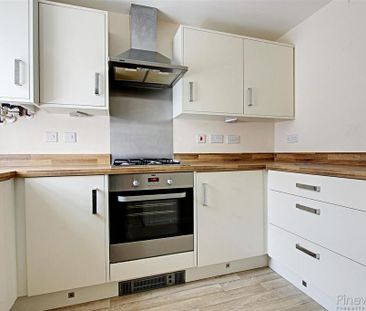 3 bedroom semi-detached house to rent - Photo 6