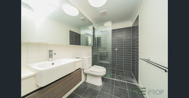 Stylish 2 Bedroom Apartment in Burwood - Photo 1