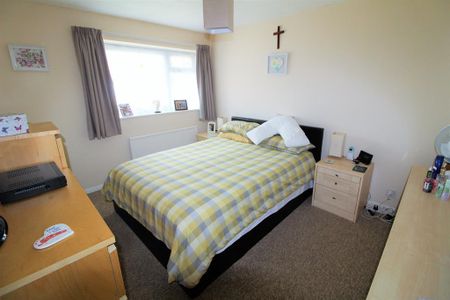 3 bedroom semi-detached house to rent - Photo 3