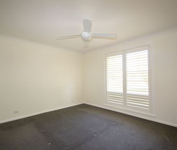 STUNNING RIVER VIEWS & SPACIOUS FAMILY LIVING - Photo 6