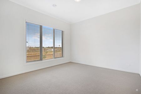 816 Eynesbury Road, Eynesbury VIC 3338 - House For Rent | Domain - Photo 4