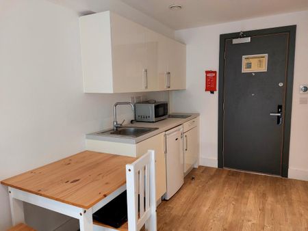 Studio to rent - Photo 5