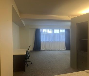 SPACIOUS, MODERN STUDIO IN THE HEART OF THE CITY - Photo 2