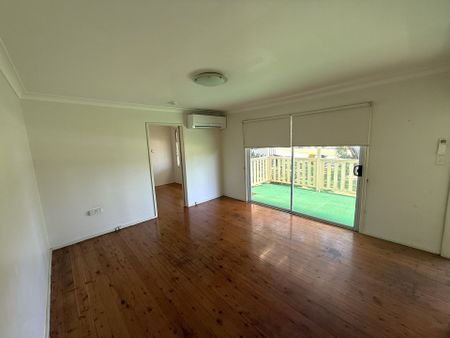 Quaint Three Bedroom Home! - Photo 3