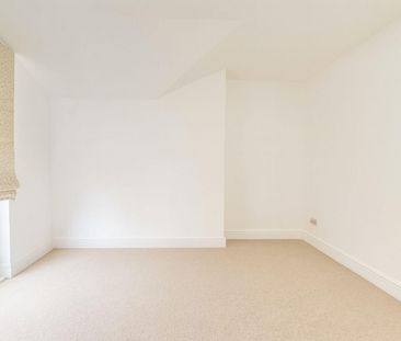4 bedroom House To Let - Photo 4