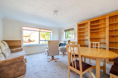 2 bedroom flat to rent - Photo 2