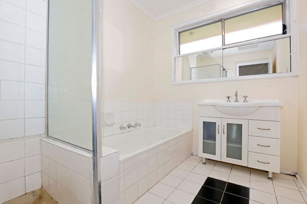 Spacious 3-Bedroom Home with Natural Light and Modern Amenities - Photo 1