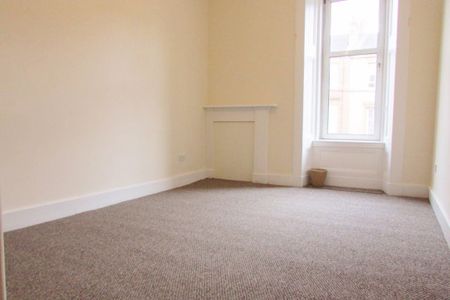 3 Bed Flat - Photo 2