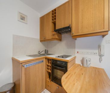 Flat 12 Fairholme Road, West Kensington W14 9JZ - Photo 5